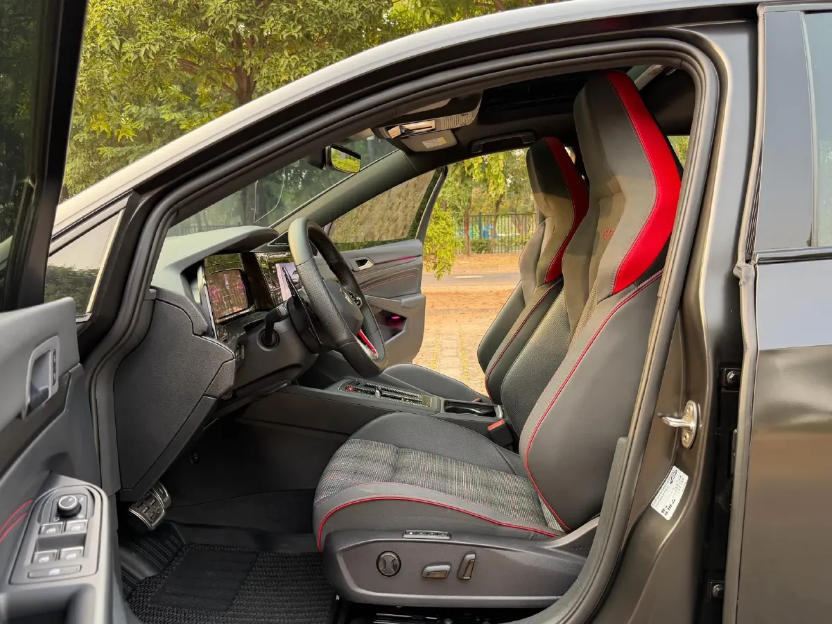 2023 Volkswagen GolfGTI 2.0T 220HP L4 7DCT,autocango,china used car exporter,china ev exporter,chinese used car exporter,chinese used ev exporter