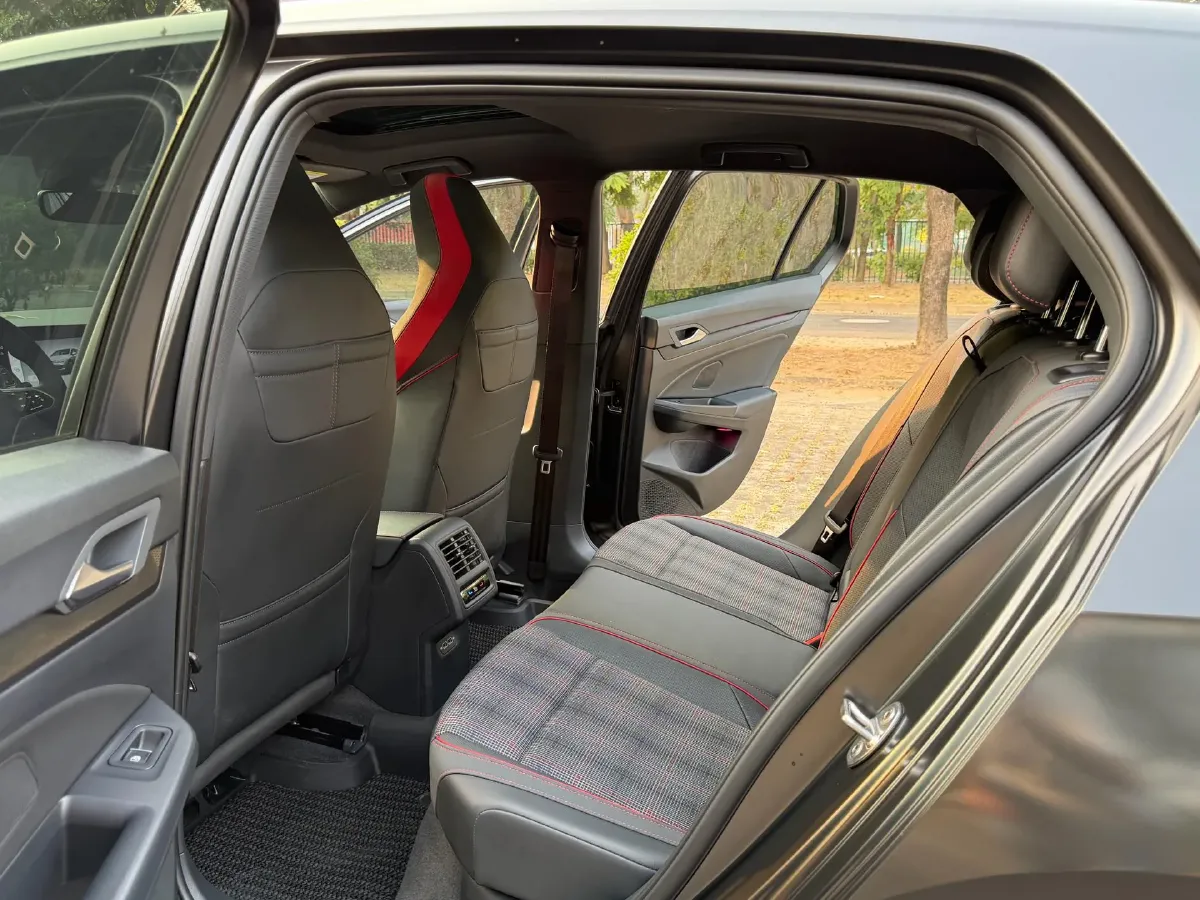 2023 Volkswagen GolfGTI 2.0T 220HP L4 7DCT,autocango,china used car exporter,china ev exporter,chinese used car exporter,chinese used ev exporter