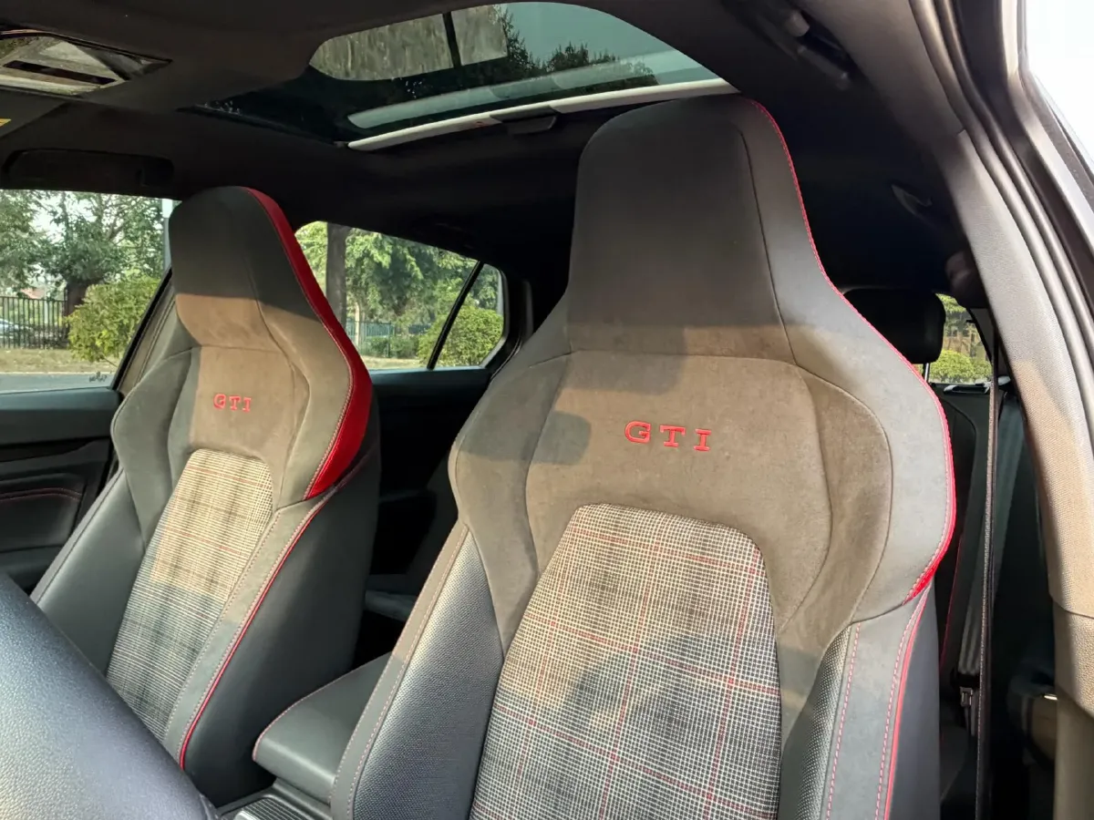 2023 Volkswagen GolfGTI 2.0T 220HP L4 7DCT,autocango,china used car exporter,china ev exporter,chinese used car exporter,chinese used ev exporter