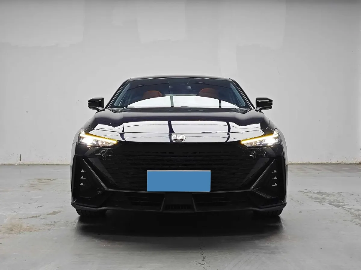 2022 ChangAn UNI-V 1.5T 188HP L4 7DCT,autocango,china used car exporter,china ev exporter,chinese used car exporter,chinese used ev exporter