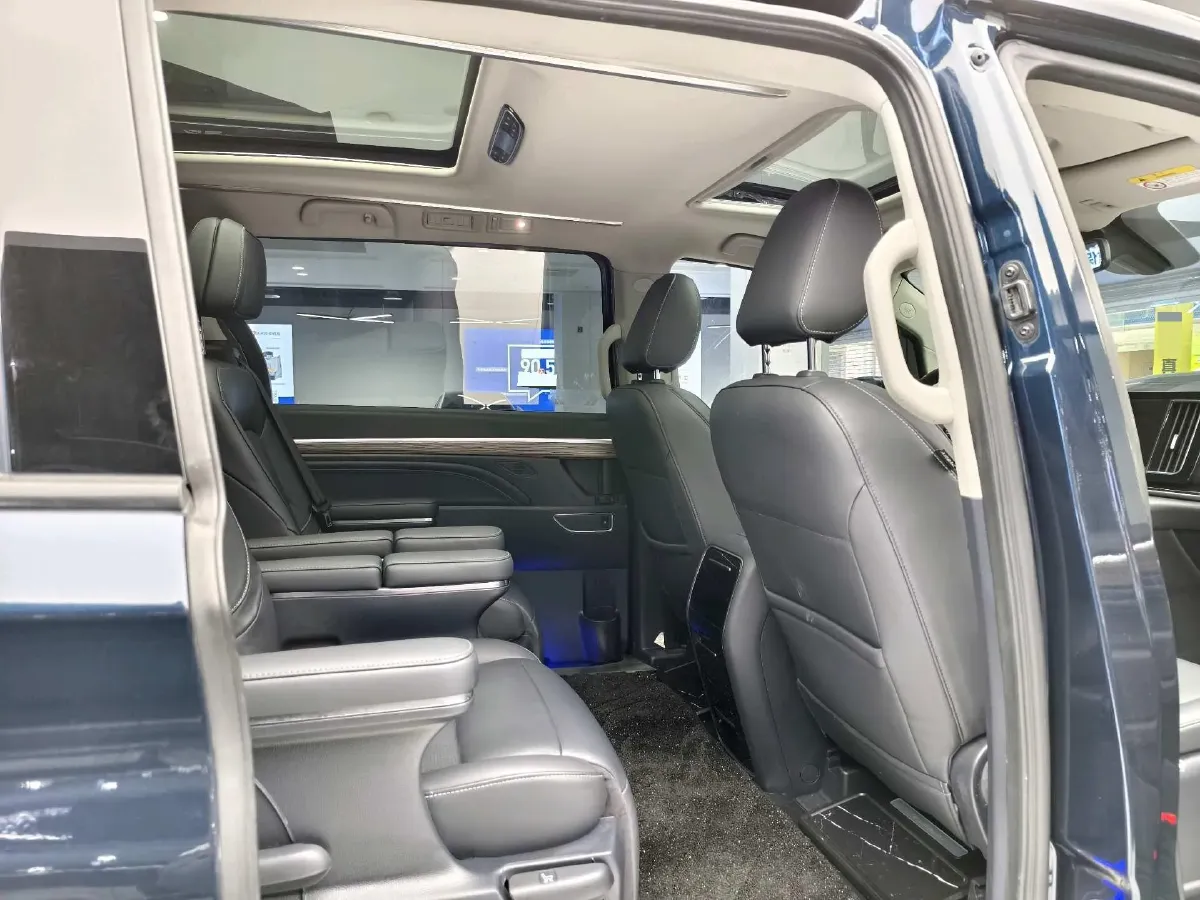 2023 GAC Trumpchi M8 2.0T 252HP L4 8AT,autocango,china used car exporter,china ev exporter,chinese used car exporter,chinese used ev exporter