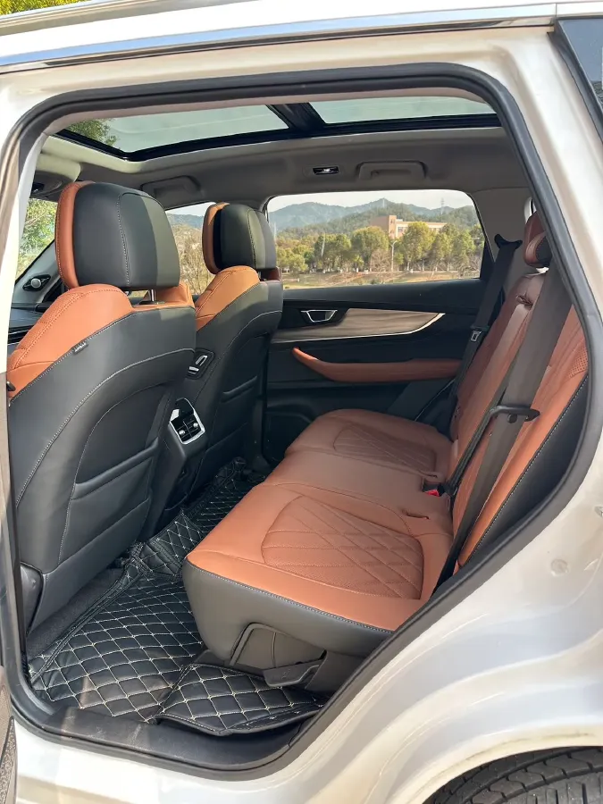 2022 Chery Tiggo 8 Plus 1.6T 197HP L4 7DCT,autocango,china used car exporter,china ev exporter,chinese used car exporter,chinese used ev exporter