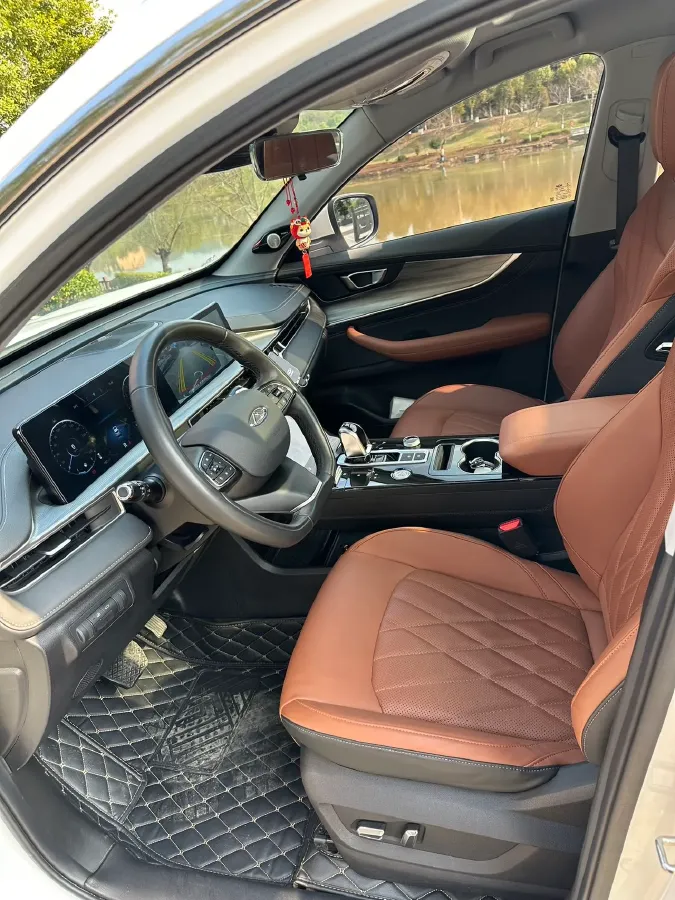 2022 Chery Tiggo 8 Plus 1.6T 197HP L4 7DCT,autocango,china used car exporter,china ev exporter,chinese used car exporter,chinese used ev exporter