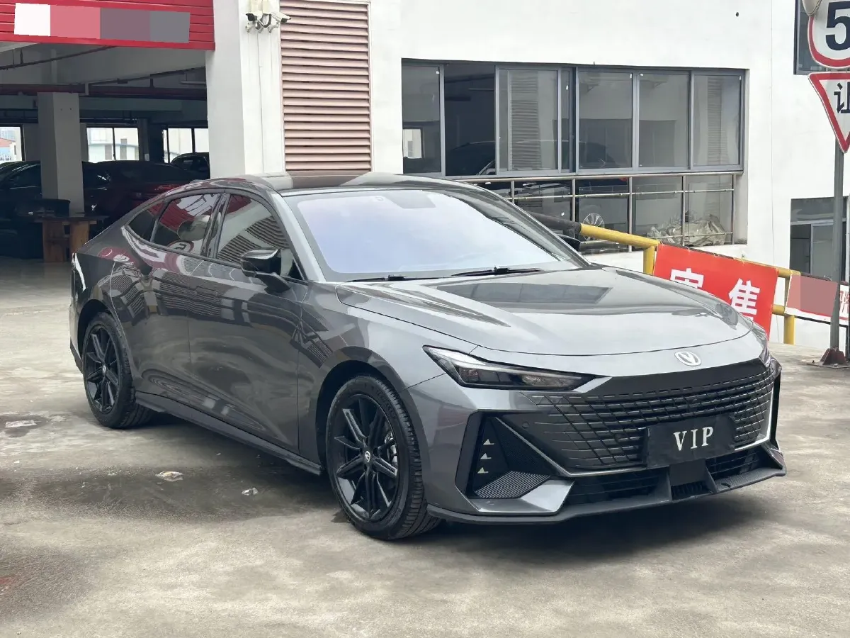 2022 ChangAn UNI-V 1.5T 188HP L4 7DCT,autocango,china used car exporter,china ev exporter,chinese used car exporter,chinese used ev exporter