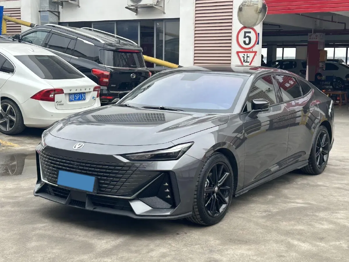 2022 ChangAn UNI-V 1.5T 188HP L4 7DCT,autocango,china used car exporter,china ev exporter,chinese used car exporter,chinese used ev exporter