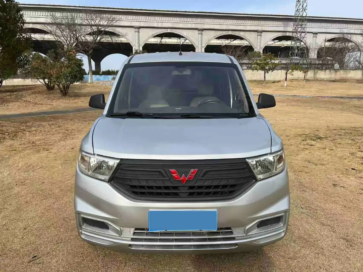 2019 WuLing HongGuang V 1.5L 99HP L4 6MT,autocango,china used car exporter,china ev exporter,chinese used car exporter,chinese used ev exporter