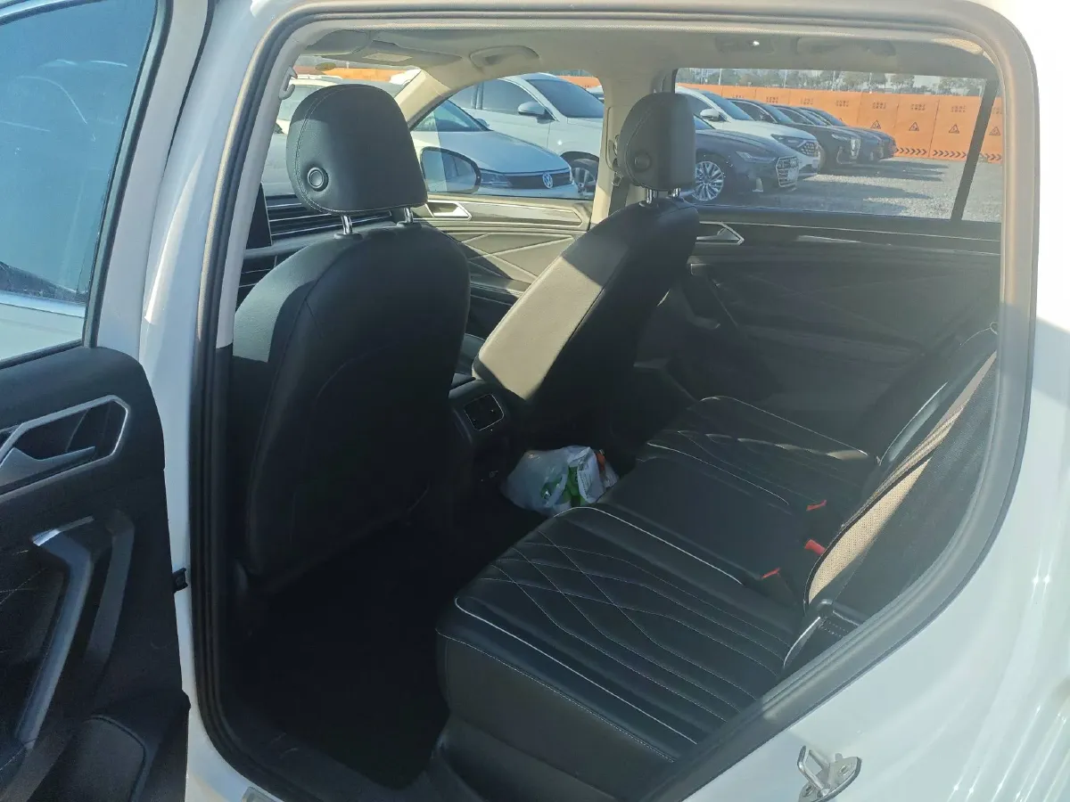2023 Volkswagen Tiguan L 1.5T 160HP L4 7DCT,autocango,china used car exporter,china ev exporter,chinese used car exporter,chinese used ev exporter
