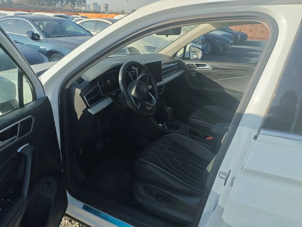 2023 Volkswagen Tiguan L 1.5T 160HP L4 7DCT,autocango,china used car exporter,china ev exporter,chinese used car exporter,chinese used ev exporter