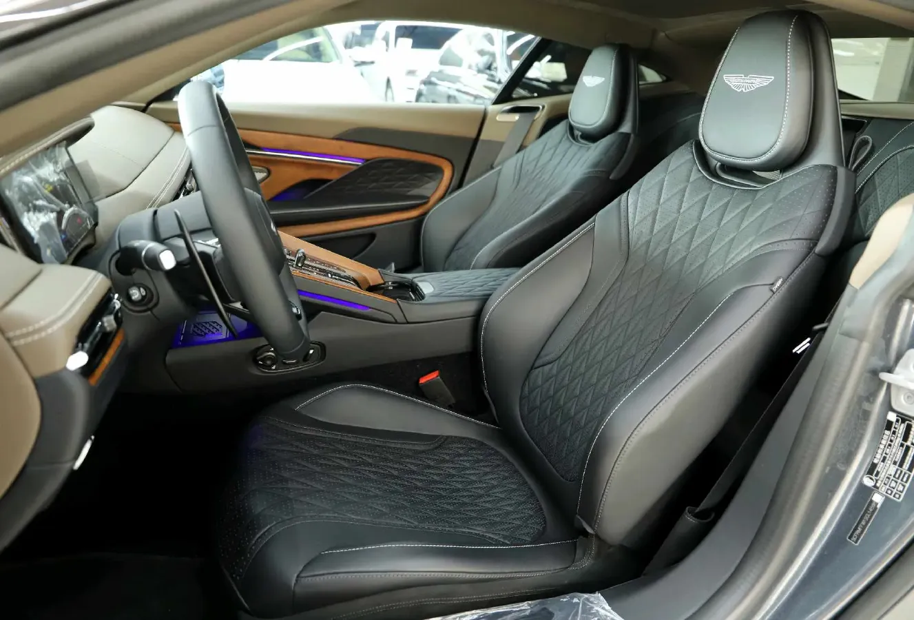 2025 Aston Martin DB12 4.0T 680HP V8 8AT,autocango,china used car exporter,china ev exporter,chinese used car exporter,chinese used ev exporter