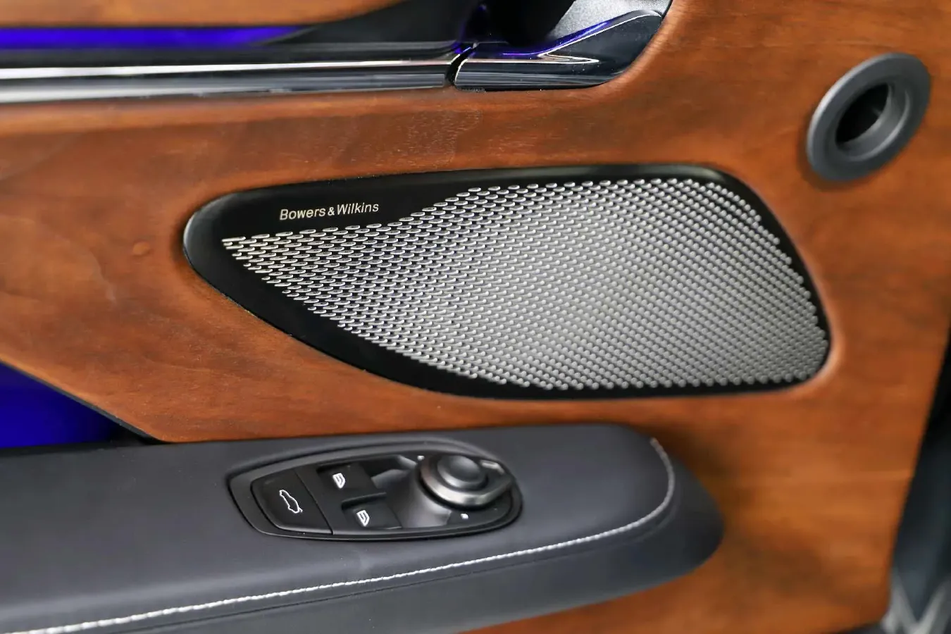 2025 Aston Martin DB12 4.0T 680HP V8 8AT,autocango,china used car exporter,china ev exporter,chinese used car exporter,chinese used ev exporter