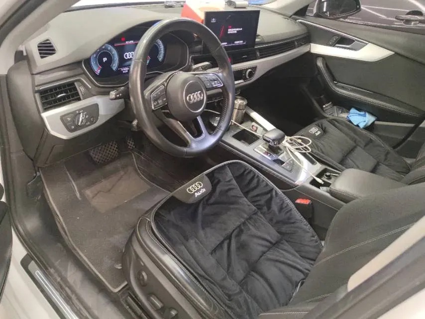 2020 Audi A4L 2.0T 190HP L4 7DCT,autocango,china used car exporter,china ev exporter,chinese used car exporter,chinese used ev exporter