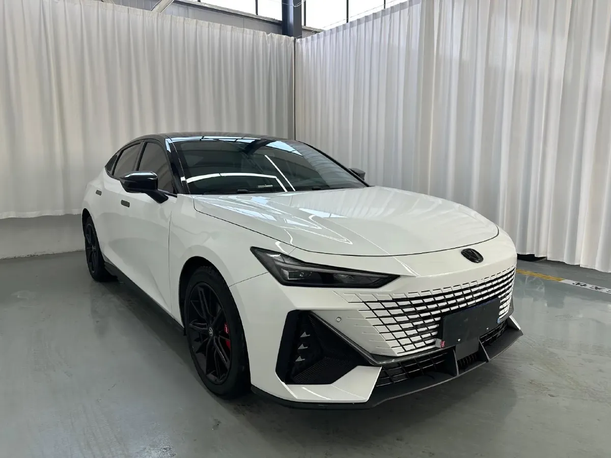 2022 ChangAn UNI-V 1.5T 188HP L4 7DCT,autocango,china used car exporter,china ev exporter,chinese used car exporter,chinese used ev exporter