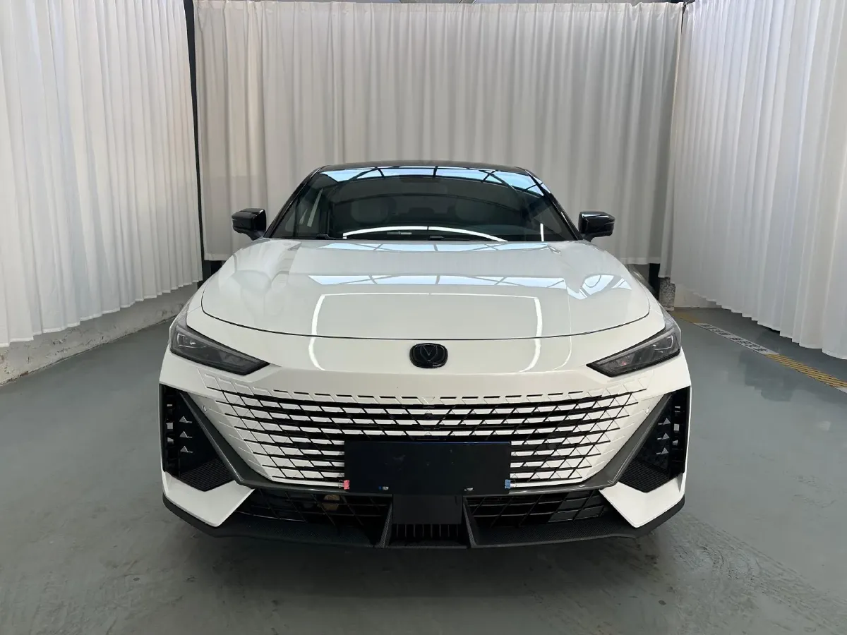 2022 ChangAn UNI-V 1.5T 188HP L4 7DCT,autocango,china used car exporter,china ev exporter,chinese used car exporter,chinese used ev exporter