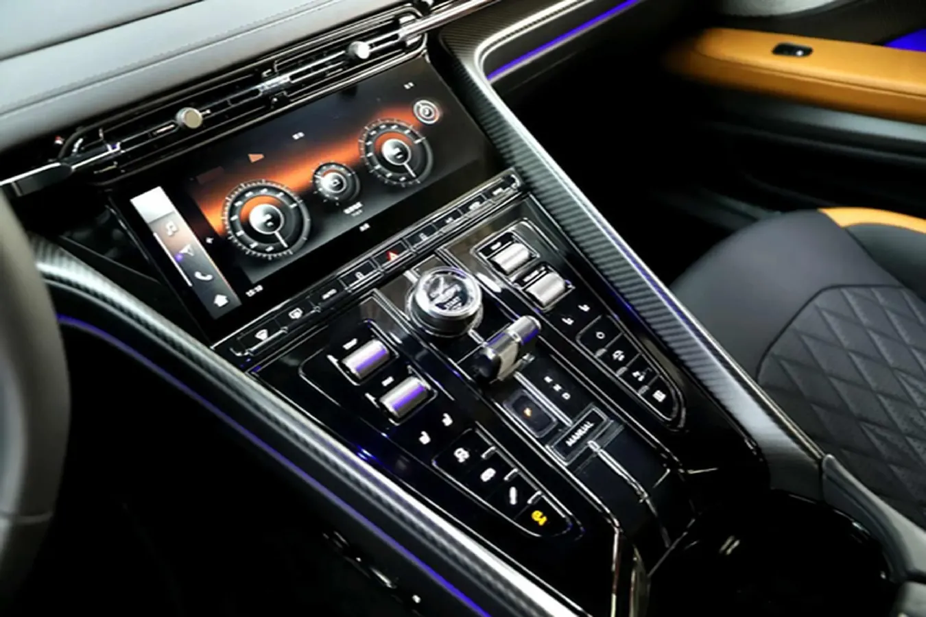 2025 Aston Martin DB12 4.0T 680HP V8 8AT,autocango,china used car exporter,china ev exporter,chinese used car exporter,chinese used ev exporter