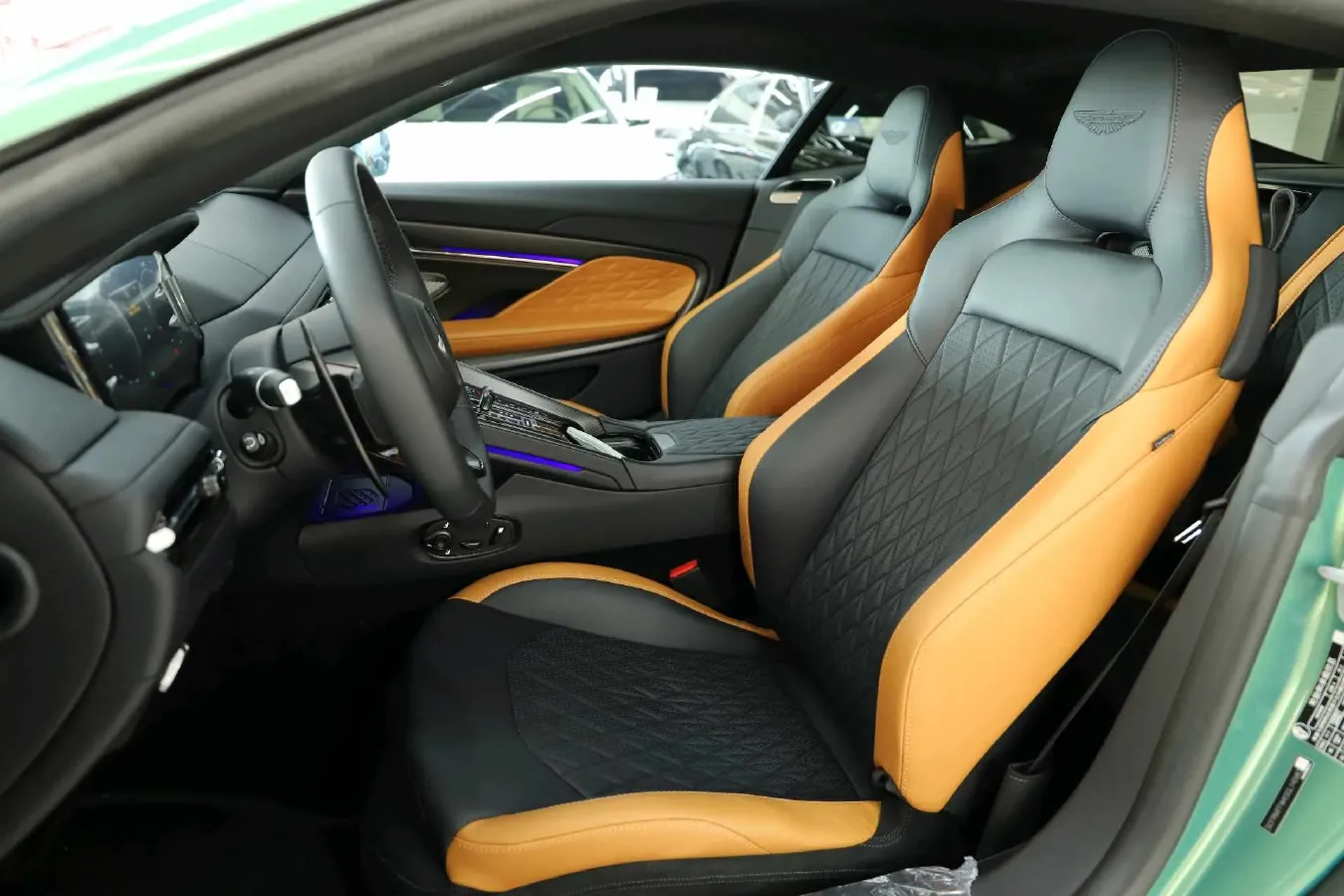 2025 Aston Martin DB12 4.0T 680HP V8 8AT,autocango,china used car exporter,china ev exporter,chinese used car exporter,chinese used ev exporter