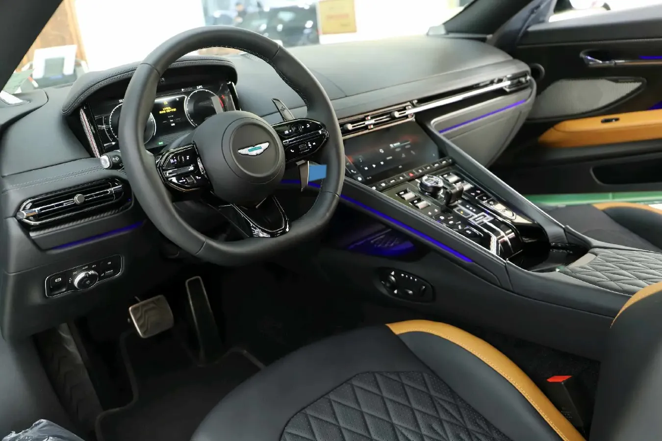 2025 Aston Martin DB12 4.0T 680HP V8 8AT,autocango,china used car exporter,china ev exporter,chinese used car exporter,chinese used ev exporter