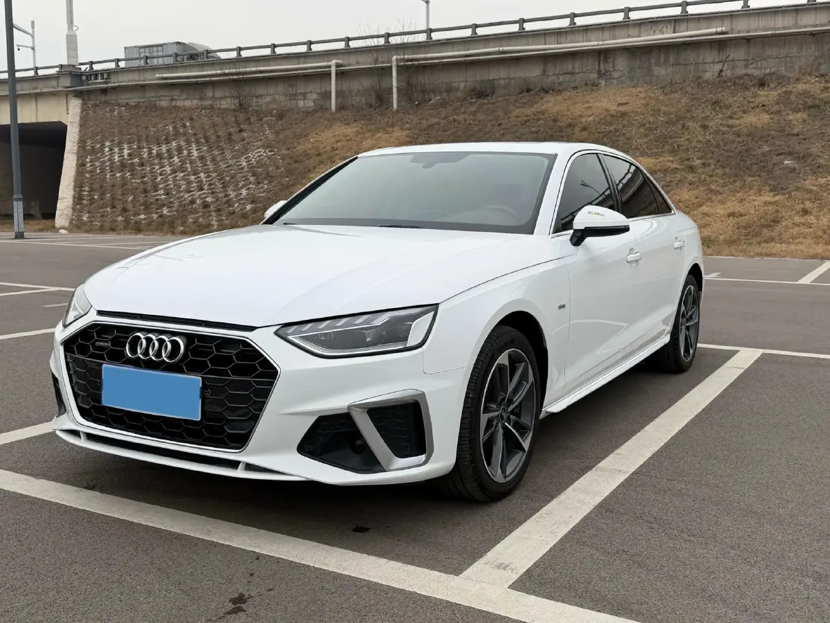 2022 Audi A4L 2.0T 190HP L4 7DCT