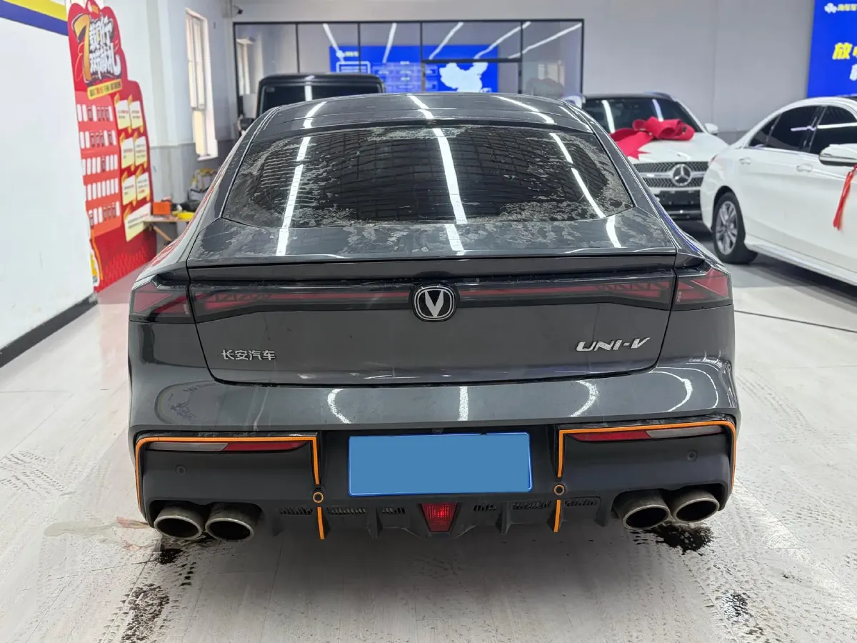 2022 ChangAn UNI-V 1.5T 188HP L4 7DCT,autocango,china used car exporter,china ev exporter,chinese used car exporter,chinese used ev exporter