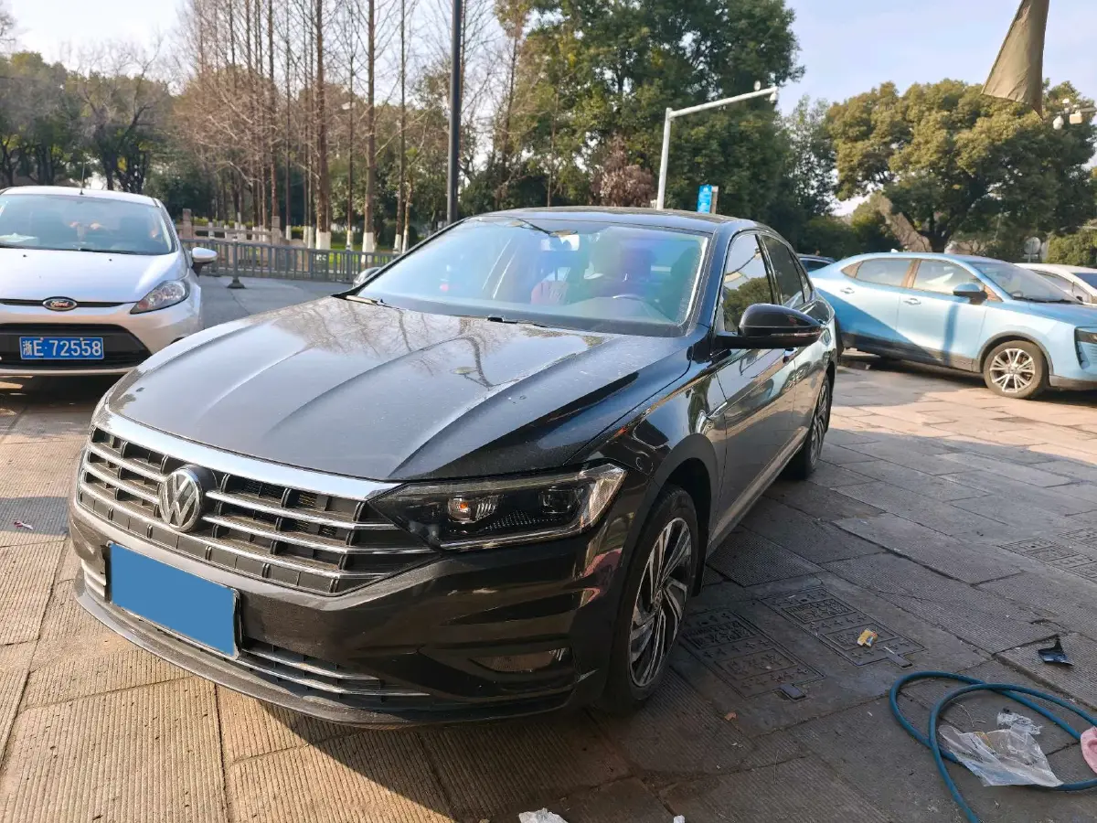 2021 Volkswagen Sagitar 1.2T 116HP L4 7DCT