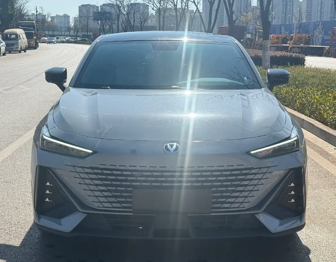 2022 ChangAn UNI-V 1.5T 188HP L4 7DCT,autocango,china used car exporter,china ev exporter,chinese used car exporter,chinese used ev exporter