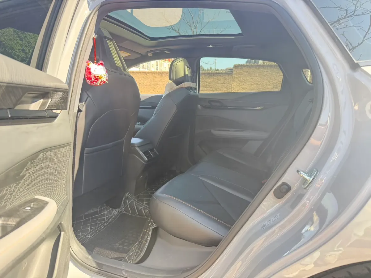 2022 ChangAn UNI-V 1.5T 188HP L4 7DCT,autocango,china used car exporter,china ev exporter,chinese used car exporter,chinese used ev exporter