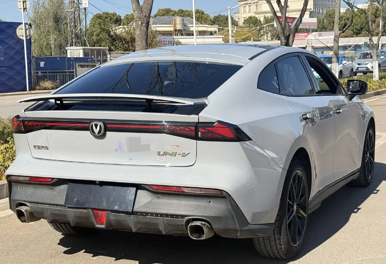 2022 ChangAn UNI-V 1.5T 188HP L4 7DCT,autocango,china used car exporter,china ev exporter,chinese used car exporter,chinese used ev exporter