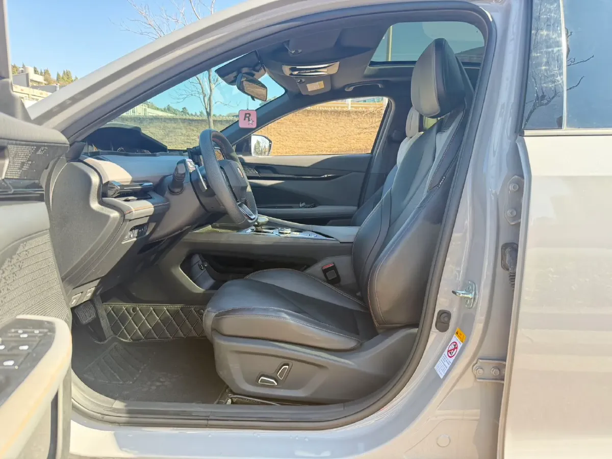 2022 ChangAn UNI-V 1.5T 188HP L4 7DCT,autocango,china used car exporter,china ev exporter,chinese used car exporter,chinese used ev exporter