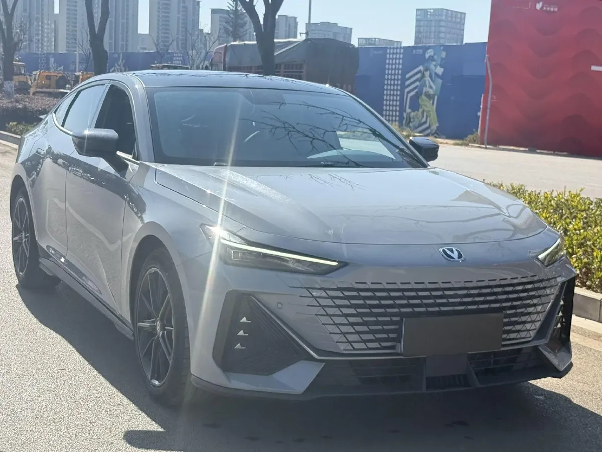 2022 ChangAn UNI-V 1.5T 188HP L4 7DCT,autocango,china used car exporter,china ev exporter,chinese used car exporter,chinese used ev exporter