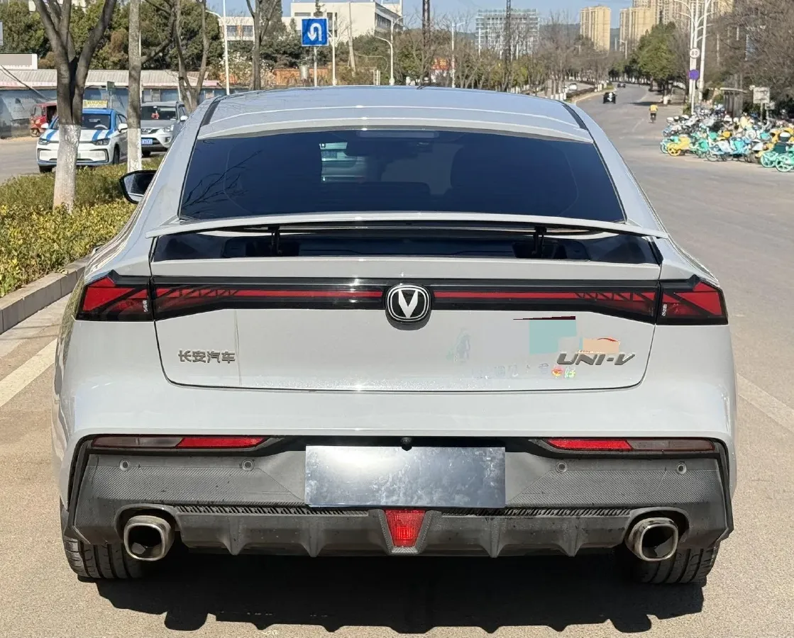 2022 ChangAn UNI-V 1.5T 188HP L4 7DCT,autocango,china used car exporter,china ev exporter,chinese used car exporter,chinese used ev exporter