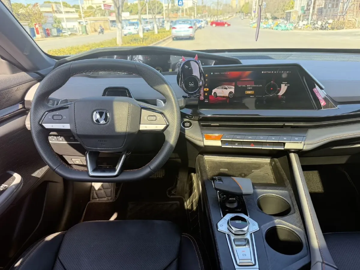 2022 ChangAn UNI-V 1.5T 188HP L4 7DCT,autocango,china used car exporter,china ev exporter,chinese used car exporter,chinese used ev exporter