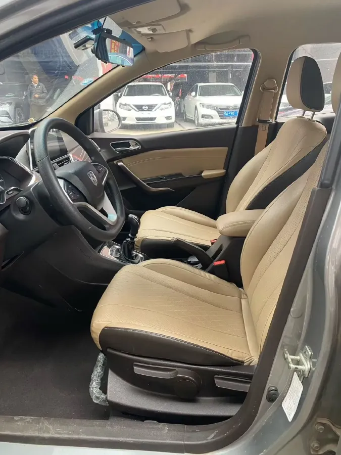 2017 BaoJun 310W 1.5L 112HP L4 6MT,autocango,china used car exporter,china ev exporter,chinese used car exporter,chinese used ev exporter