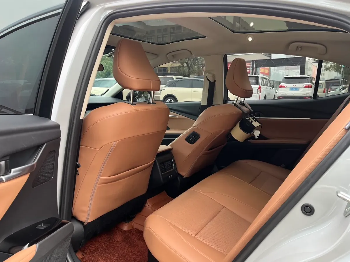 2024 Toyota Camry 2.0L 152HP L4 E-CVT Hybrid,autocango,china used car exporter,china ev exporter,chinese used car exporter,chinese used ev exporter