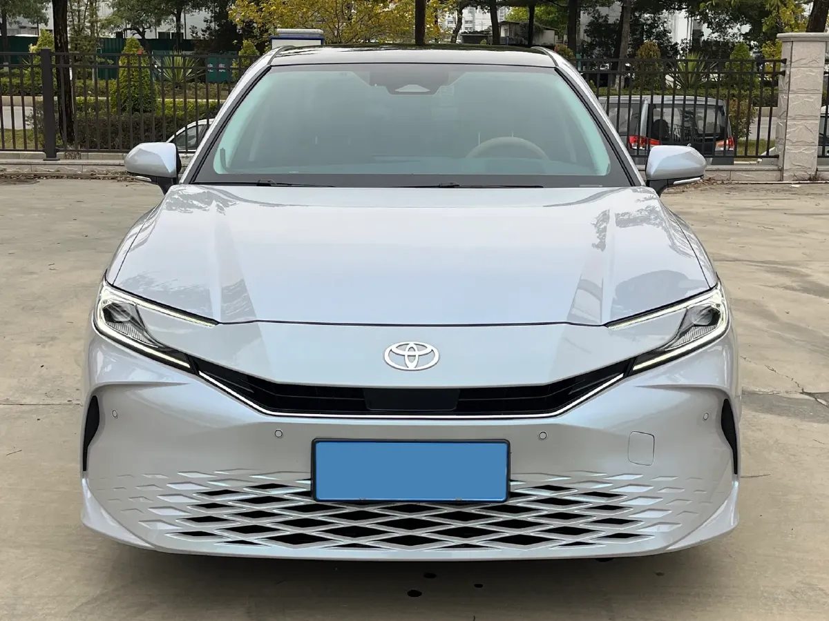 2024 Toyota Camry 2.0L 152HP L4 E-CVT Hybrid,autocango,china used car exporter,china ev exporter,chinese used car exporter,chinese used ev exporter