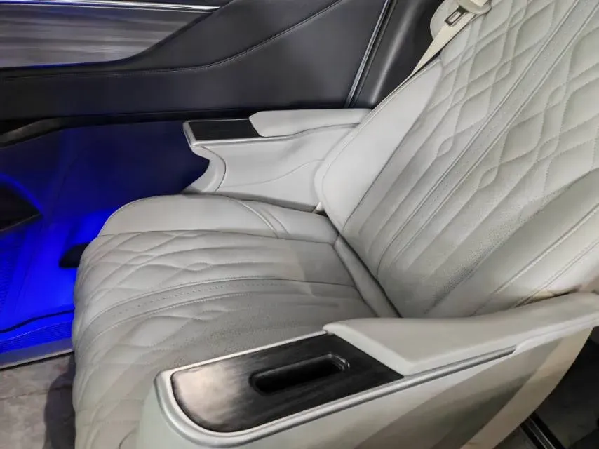 2025 Buick GL8 2.0T 237HP L4 9AT,autocango,china used car exporter,china ev exporter,chinese used car exporter,chinese used ev exporter