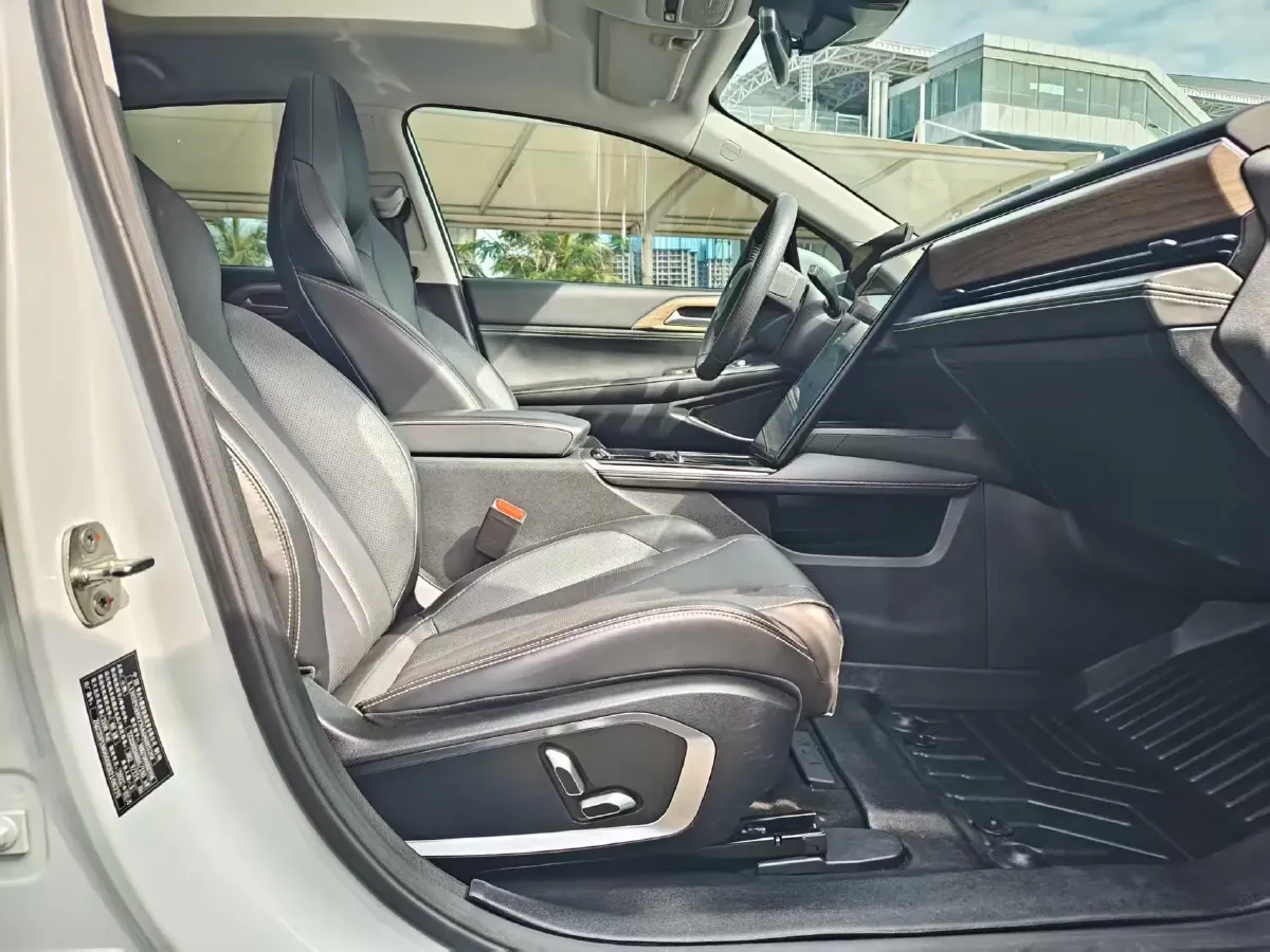 2021 ChangAn UNI-K 2.0T 233HP L4 8AT,autocango,china used car exporter,china ev exporter,chinese used car exporter,chinese used ev exporter