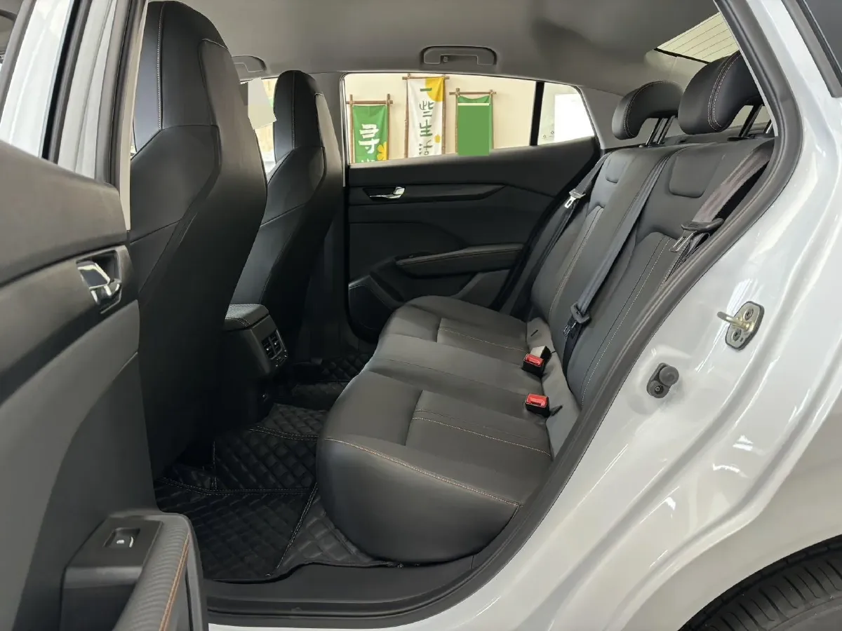 2025 DongFeng Aeolus YiXuan 1.5L 125HP L4 6DCT,autocango,china used car exporter,china ev exporter,chinese used car exporter,chinese used ev exporter
