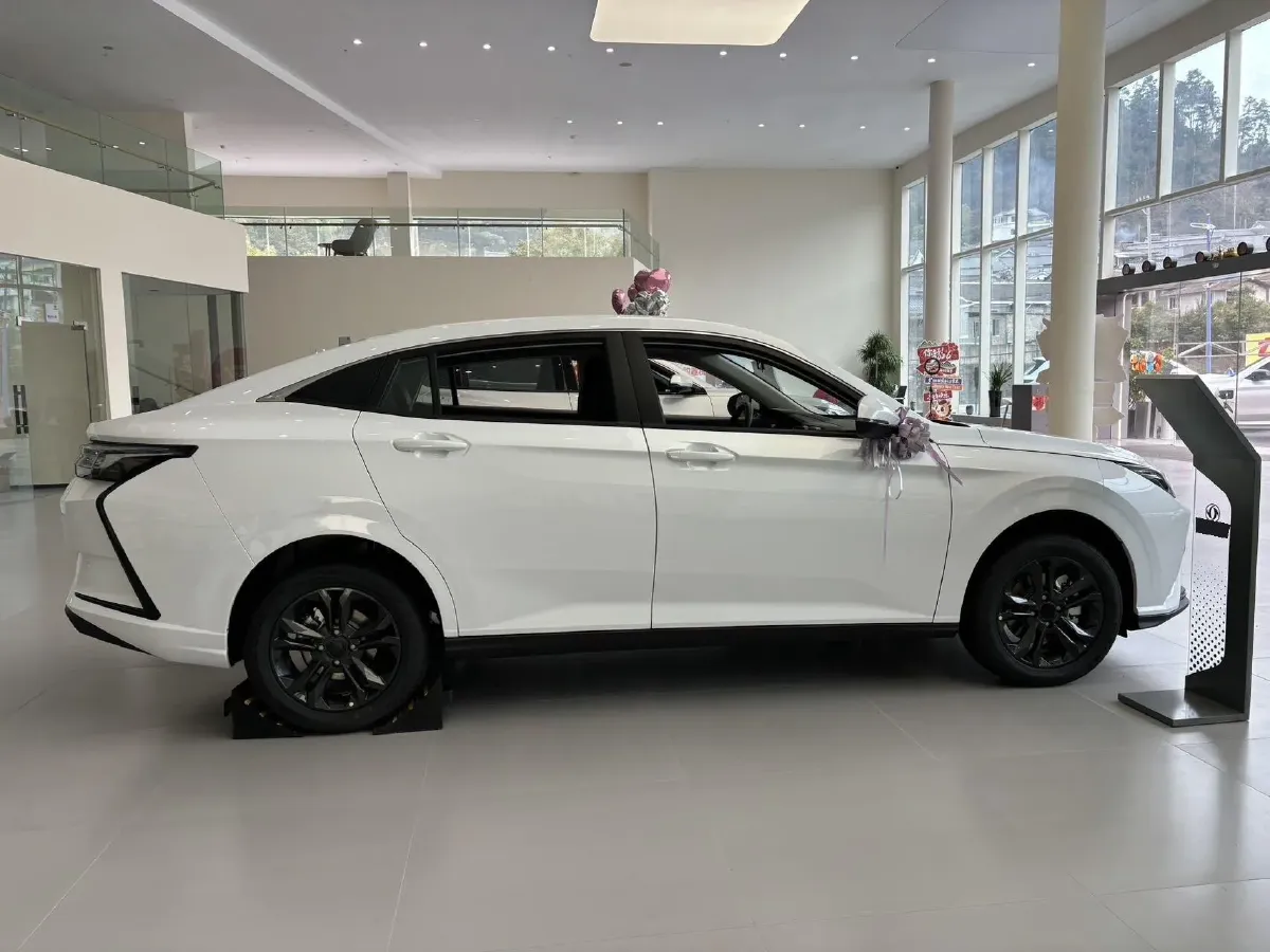 2025 DongFeng Aeolus YiXuan 1.5L 125HP L4 6DCT,autocango,china used car exporter,china ev exporter,chinese used car exporter,chinese used ev exporter