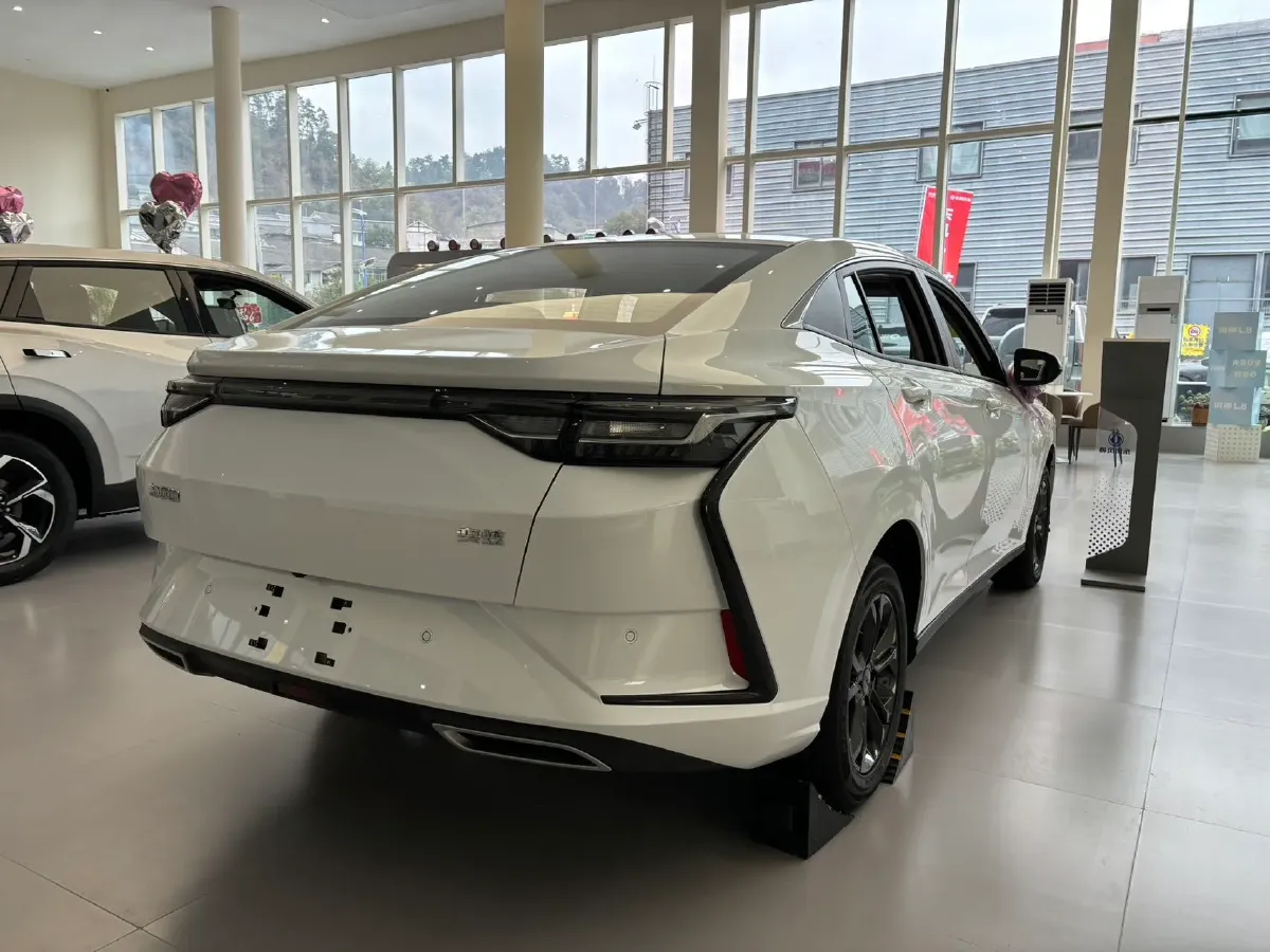 2025 DongFeng Aeolus YiXuan 1.5L 125HP L4 6DCT,autocango,china used car exporter,china ev exporter,chinese used car exporter,chinese used ev exporter