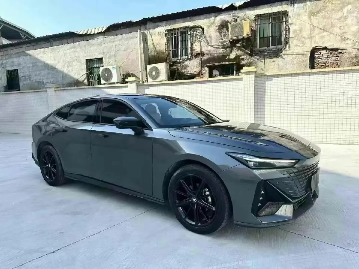 2023 ChangAn UNI-V 1.5T 188HP L4 7DCT,autocango,china used car exporter,china ev exporter,chinese used car exporter,chinese used ev exporter