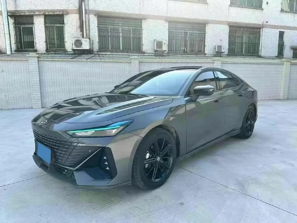 2023 ChangAn UNI-V 1.5T 188HP L4 7DCT,autocango,china used car exporter,china ev exporter,chinese used car exporter,chinese used ev exporter