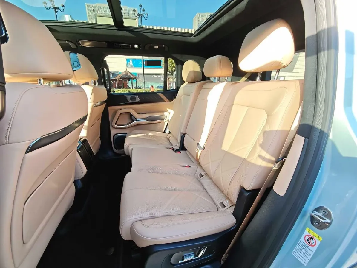 2025 FangChengBao Bao 8 2.0T 245HP L4 E-CVT PHEV 36.8KWH,autocango,china used car exporter,china ev exporter,chinese used car exporter,chinese used ev exporter