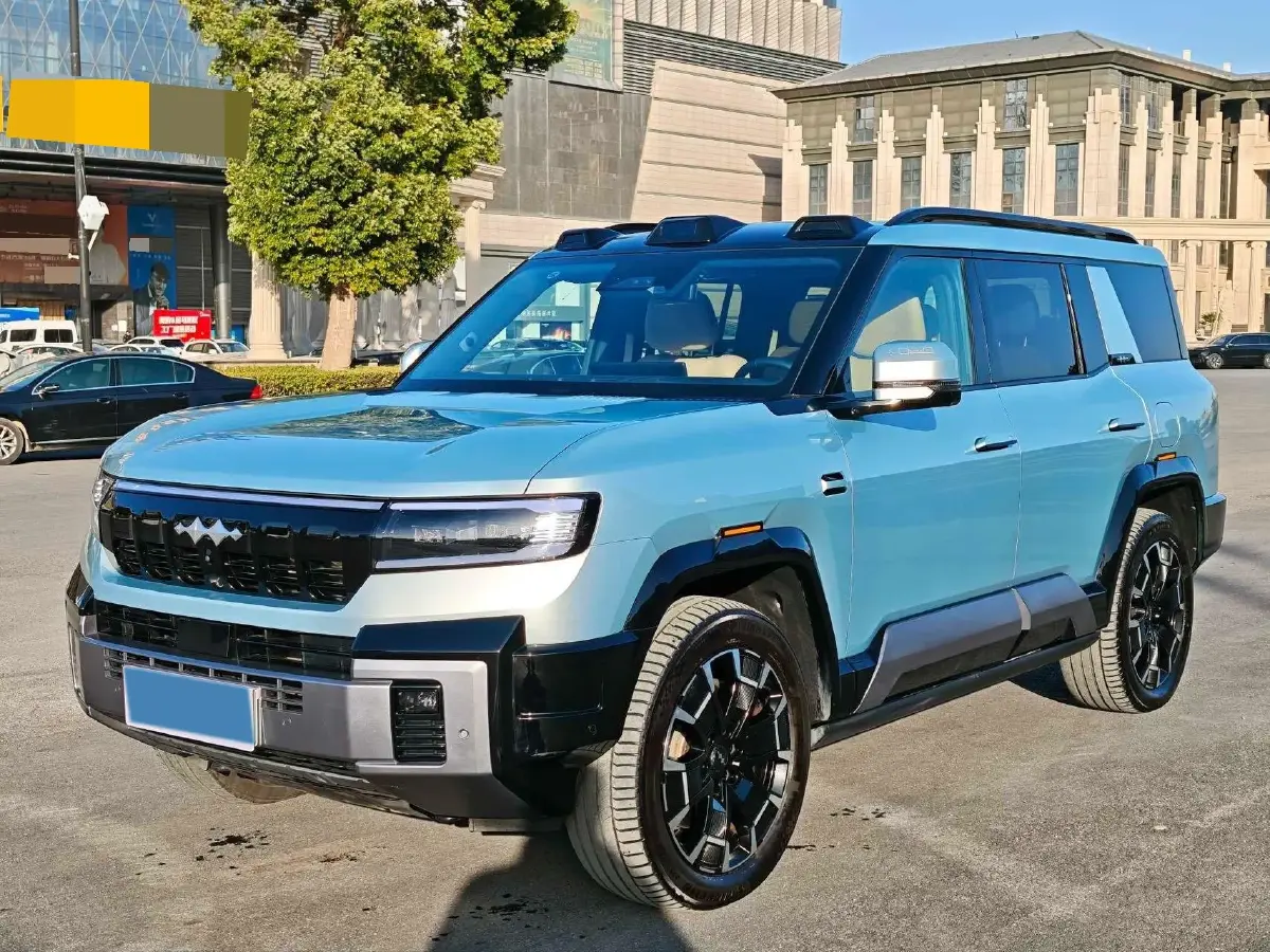 2025 FangChengBao Bao 8 2.0T 245HP L4 E-CVT PHEV 36.8KWH