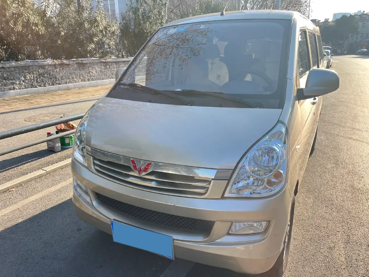 2014 WuLing RongGuang 1.5L 107HP L4 5MT,autocango,china used car exporter,china ev exporter,chinese used car exporter,chinese used ev exporter