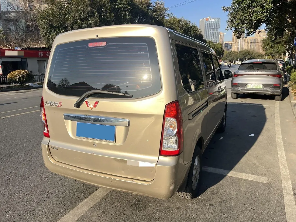 2014 WuLing RongGuang 1.5L 107HP L4 5MT,autocango,china used car exporter,china ev exporter,chinese used car exporter,chinese used ev exporter