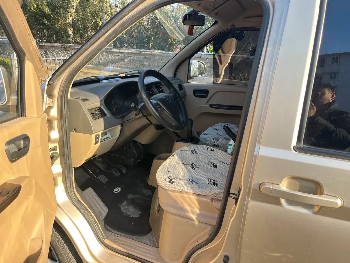 2014 WuLing RongGuang 1.5L 107HP L4 5MT,autocango,china used car exporter,china ev exporter,chinese used car exporter,chinese used ev exporter