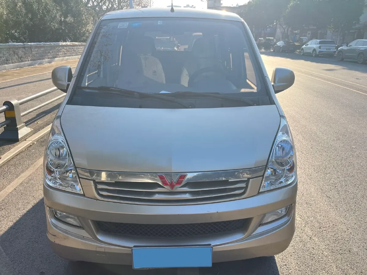 2014 WuLing RongGuang 1.5L 107HP L4 5MT,autocango,china used car exporter,china ev exporter,chinese used car exporter,chinese used ev exporter