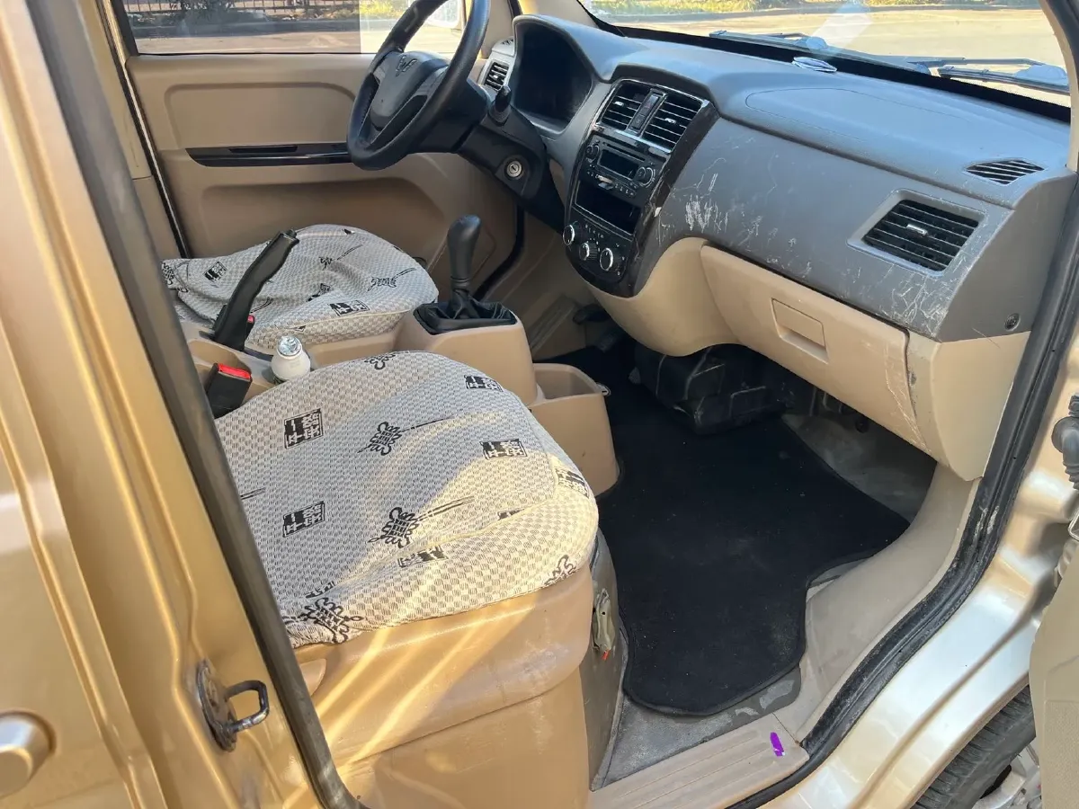 2014 WuLing RongGuang 1.5L 107HP L4 5MT,autocango,china used car exporter,china ev exporter,chinese used car exporter,chinese used ev exporter