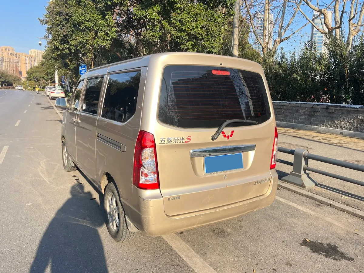 2014 WuLing RongGuang 1.5L 107HP L4 5MT,autocango,china used car exporter,china ev exporter,chinese used car exporter,chinese used ev exporter