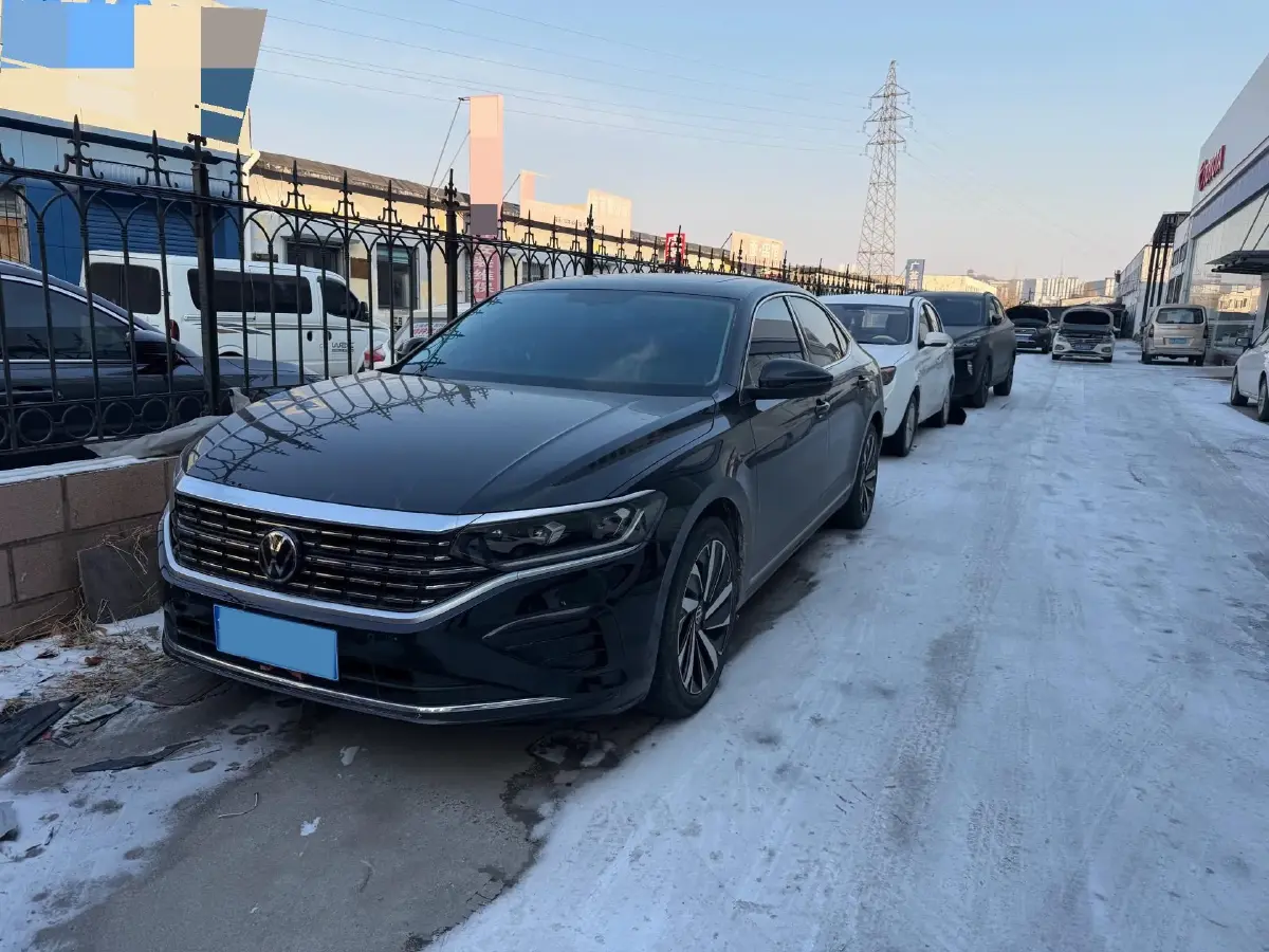 2023 Volkswagen Passat 2.0T 186HP L4 7DCT