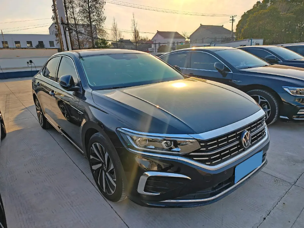 2023 Volkswagen Passat 2.0T 220HP L4 7DCT,autocango,china used car exporter,china ev exporter,chinese used car exporter,chinese used ev exporter